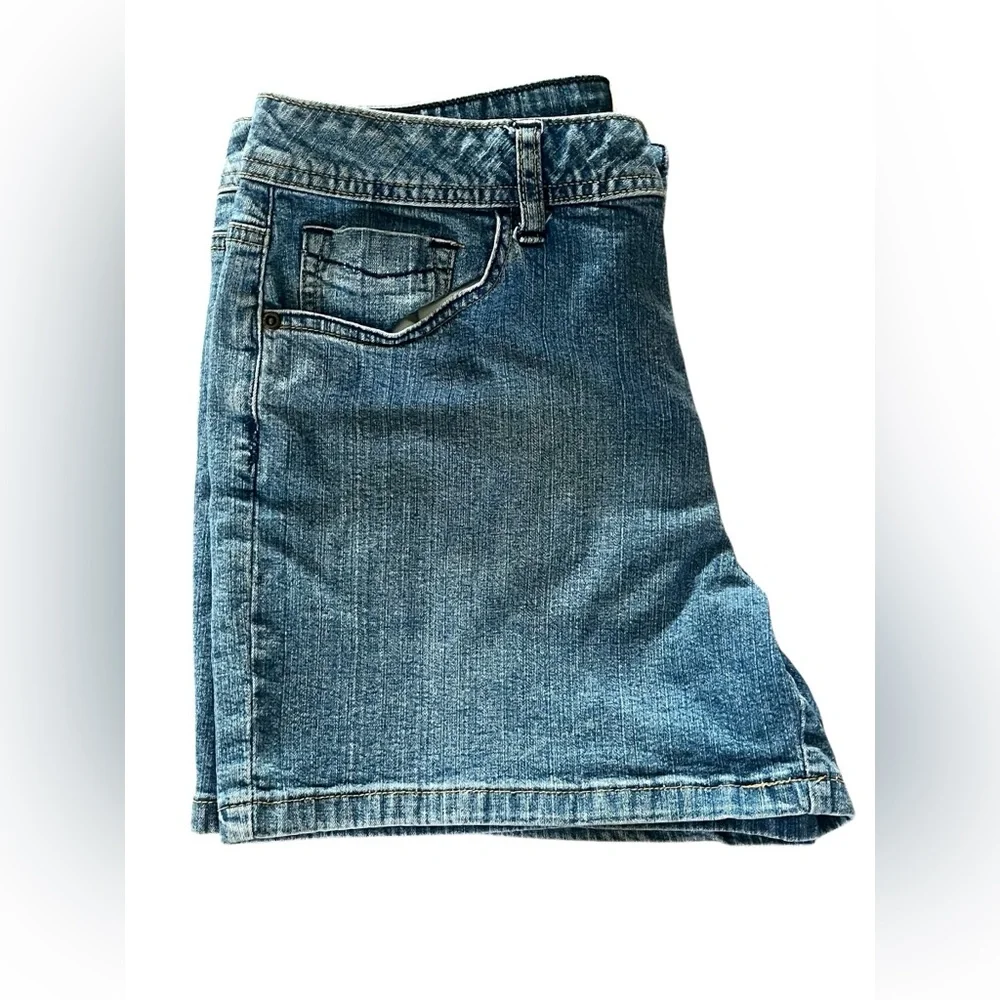 Women's St. John's Bay Denim Shorts - Picture 5 of 7